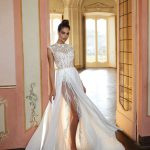 randy-fenoli-bridal-demi-trouwjurk-split-bruidsmode-bruidsboetiek-de-blauwe-hoeve-bruidswinkel-apeldoorn-trouwjurk