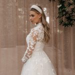 Jarice-226-Omaha-trouwjurk-Paris-Hilton-Bruidboetiek-De-Blauwe-Hoeve-Bruidsmode-Apeldoorn-kant-tule-a-lijn-prinses-trouwjurk-langemouw