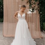 Jarice-181-Nisrien-Bruidboetiek-De-Blauwe-Hoeve-Bruidsmode-Apeldoorn-kant-tule-a-lijn-prinses-trouwjurk