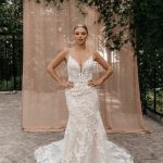 Jarice-111-Nanda-Bruidboetiek-De-Blauwe-Hoeve-Bruidsmode-Apeldoorn-kant-fit-n-flare-mermaid