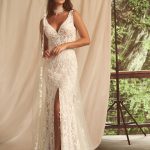 Lillian West 66270 bruidsboetiek de blauwe hoeve bruidsmode apeldoorn kant boho bohemian strakke trouwjurk split sexy