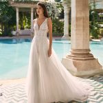 Adriana Alier Anya Bruidsboetiek De Blauwe Hoeve Bruidsmode Apeldoorn Prinses Trouwjurk modern prinses kant a-lijn ballgown tule