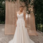 Trouwjurk Jarice Oxsalys Bruidsboetiek De Blauwe Hoeve Bruidsmode Apeldoorn A-lijn kant glitter tule