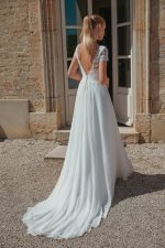 trouwjurk-sincerity-44460-bruidsboetiek-de-blauwe-hoeve-bruidsmode-apeldoorn