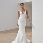 11344_Alba_Adore-Justin-Alexander-bruidsboetiek-de-blauwe-hoeve-bruidsmode-trouwjurk clean minimalistisch