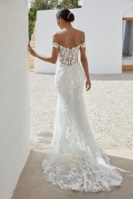 11350_Ariana_Adore-Justin-Alexander-bruidsboetiek-de-blauwe-hoeve-apeldoorn-bruidsmode-trouwjurk kant off shoulder fit 'n flare