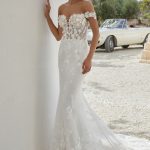 11350_Ariana_Adore-Justin-Alexander-bruidsboetiek-de-blauwe-hoeve-apeldoorn-bruidsmode-trouwjurk kant off-shoulder fit 'n flare