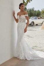 11350_Ariana_Adore-Justin-Alexander-bruidsboetiek-de-blauwe-hoeve-apeldoorn-bruidsmode-trouwjurk kant off-shoulder fit 'n flare