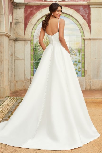 44241_Sincerity-Bridal-justin-alexander-bruidsboetiek-de-blauwe-hoeve-apeldoorn-trouwjurk-bruidsmode klassiek minimalistisch prinses