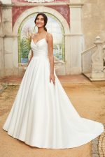 44241_Sincerity-Bridal-justin-alexander-bruidsboetiek-de-blauwe-hoeve-apeldoorn-trouwjurk-bruidsmode klassiek minimalistisch prinses