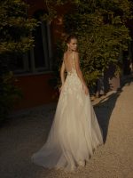 trouwjurk-modeca-dafna-bruidsboetiek-de-blauwe-hoeve-apeldoorn-bruidsmode romantisch prinses kant glitter bruidsjurk