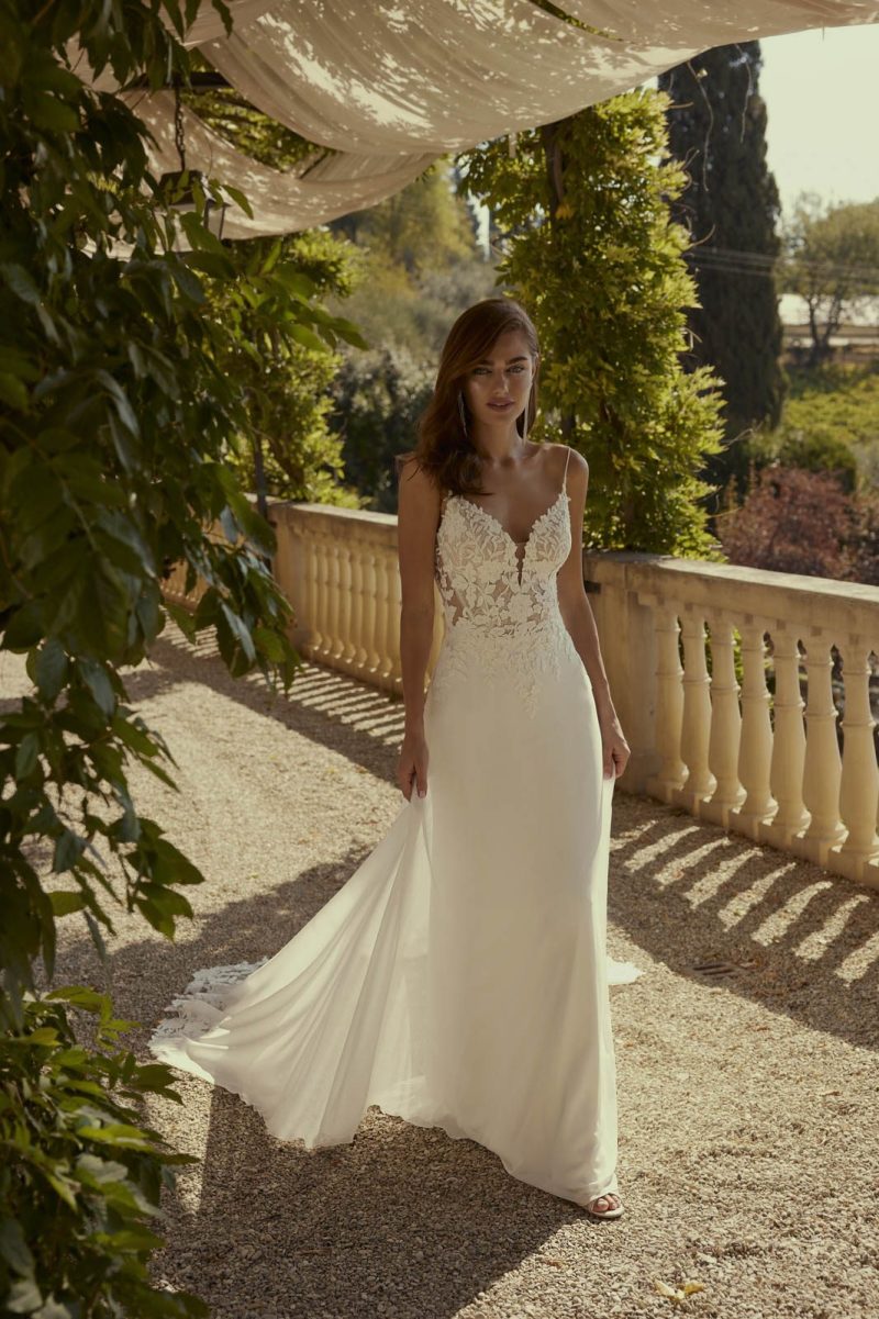 trouwjurk-debra-modeca-bruidsboetiek-de-blauwe-hoeve-apeldoorn-bruidsmode trouwjurk-debra-modeca-bruidsboetiek-de-blauwe-hoeve-apeldoorn-bruidsmode romantisch kant bruidsjurk