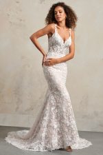 Maggie-Sottero-Ladonna-Lane-Fit-and-Flare-24MB796A01-bruidsboetiek-de-blauwe-hoeve-apeldoorn-bruidsmode-trouwjurk natural 3d bloemen kant bruidsjurk