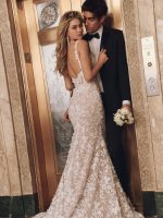 Maggie-Sottero-Ladonna-Lane-Fit-and-Flare-24MB796A01-bruidsboetiek-de-blauwe-hoeve-apeldoorn-bruidsmode-trouwjurk natural 3d bloemen kant bruidsjurk