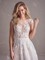 Rebecca-Ingram-Benicia-A-Line-Wedding-Dress-24RN156A01-bruidsboetiek-de-blauwe-hoeve-apeldoorn-trouwjurk mouw kant prinses bruidsmode bruidsjurk