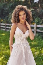 Bruidsboetiek de Blauwe Hoeve_bruidsmode Apeldoorn_a-lijn_prinses_trouwjurk_boho_romantisch_Lillian West_66339
