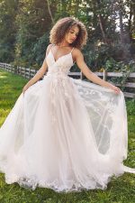 Bruidsboetiek de Blauwe Hoeve_bruidsmode Apeldoorn_a-lijn_prinses_trouwjurk_boho_romantisch_Lillian West_66339