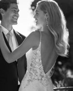 Bruidsboetiek de Blauwe Hoeve_Bruidsmode_Fit n Flare_clean_weddingdress_moderne_trouwjurk_minimalistisch_kant_romantisch_Adriana Alier_Danilo