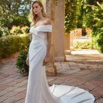 Bruidsboetiek de Blauwe Hoeve_Bruidsmode_Fit n Flare_clean_weddingdress_moderne_trouwjurk_minimalistisch_Adriana Alier_Dariel