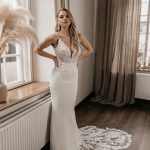 Bruidsboetiek de Blauwe Hoeve_Bruidsmode_Fit n Flare_clean_weddingdress_moderne_trouwjurk_minimalistisch_Cizzy Bridal_ZB22786_Made With Love