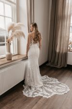 Bruidsboetiek de Blauwe Hoeve_Bruidsmode_Fit n Flare_clean_weddingdress_moderne_trouwjurk_minimalistisch_Cizzy Bridal_ZB22786_Made With Love