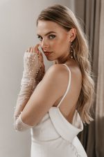 Bruidsboetiek de Blauwe Hoeve_Bruidsmode_Fit n Flare_clean_weddingdress_moderne_trouwjurk_minimalistisch_Cizzy Bridal_CZ22707_Made With Love