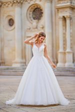 Trouwjurk-Tres-Chic-24212-bruidsboetiek-de-blauwe-hoeve alijn prinses bruidsmode