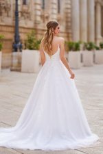 Trouwjurk-Tres-Chic-24212-bruidsboetiek-de-blauwe-hoeve alijn prinses bruidsmode