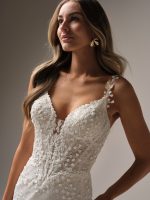 Rebecca-Ingram-isabella-trouwjurk-maggie-sottero-bruidsboetiek-de-blauwe-hoeve-apeldoorn-bruidsmode