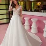 Luna Novias-Jorja-bruidsboetiek-de-blauwe-hoeve-bruidsmode-apeldoorn