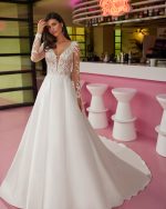 Luna Novias-Jorja-bruidsboetiek-de-blauwe-hoeve-bruidsmode-apeldoorn