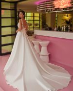 Luna Novias-Jorja-bruidsboetiek-de-blauwe-hoeve-bruidsmode-apeldoorn