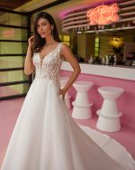 Luna Novias-Jorja-bruidsboetiek-de-blauwe-hoeve-bruidsmode-apeldoorn