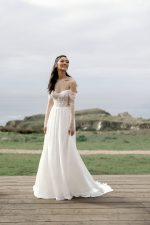 trouwjurk-adore-Aurelia-bruidsmode-apeldoorn-bruidsboetiek-de-blauwe-hoeve-justin-alexander