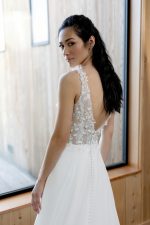 trouwjurk-adore-Meadow-bruidsmode-apeldoorn-bruidsboetiek-de-blauwe-hoeve-justin-alexander