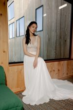 trouwjurk-adore-Meadow-bruidsmode-apeldoorn-bruidsboetiek-de-blauwe-hoeve-justin-alexander