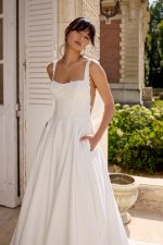 Adore-11435-trouwjurk-bruidswinkel-bruidsmode-apeldoorn-bruidsboetiek-de-blauwe-hoeve