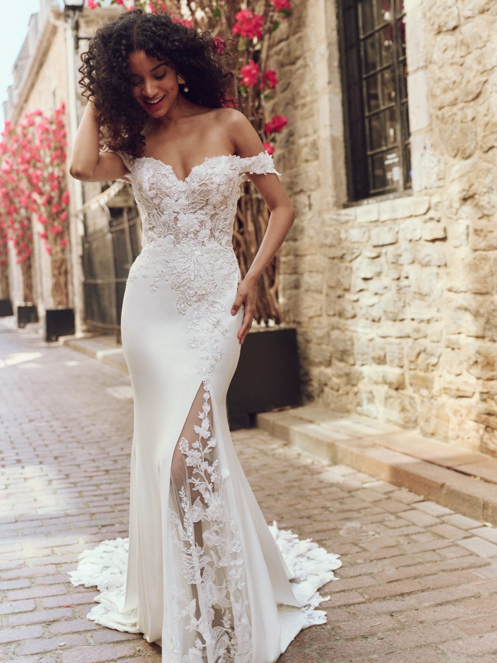 Rebecca-Ingram-Adeline-Fit-and-Flare-Wedding-Dress-25RK278A01-PROMO1-IV Maggie Sottero-Adeline-trouwjurk-bruidswinkel-bruidsmode-apeldoorn-bruidsboetiek-de-blauwe-hoeve