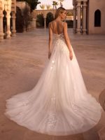 Bianco Evento-Kaia-trouwjurk-bruidswinkel-bruidsmode-apeldoorn-bruidsboetiek-de-blauwe-hoeve