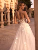 Bianco Evento-Kaia-trouwjurk-bruidswinkel-bruidsmode-apeldoorn-bruidsboetiek-de-blauwe-hoeve
