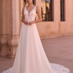 Bianco Evento-Deo-trouwjurk-bruidswinkel-bruidsmode-apeldoorn-bruidsboetiek-de-blauwe-hoeve