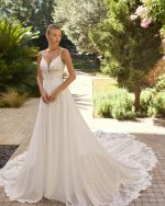 Alma Novia- Marlen-trouwjurk-bruidswinkel-bruidsmode-apeldoorn-bruidsboetiek-de-blauwe-hoeve