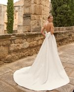 Adriana Alier- Prado-trouwjurk-bruidswinkel-bruidsmode-apeldoorn-bruidsboetiek-de-blauwe-hoeve