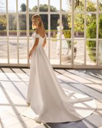 Luna Novias- Fara-trouwjurk-bruidswinkel-bruidsmode-apeldoorn-bruidsboetiek-de-blauwe-hoeve