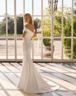 Luna Novias- Fara-trouwjurk-bruidswinkel-bruidsmode-apeldoorn-bruidsboetiek-de-blauwe-hoeve