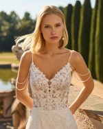Luna Novias- Felisa-trouwjurk-bruidswinkel-bruidsmode-apeldoorn-bruidsboetiek-de-blauwe-hoeve