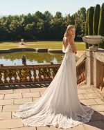 Luna Novias- Felisa-trouwjurk-bruidswinkel-bruidsmode-apeldoorn-bruidsboetiek-de-blauwe-hoeve