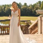 Luna Novias- Felisa-trouwjurk-bruidswinkel-bruidsmode-apeldoorn-bruidsboetiek-de-blauwe-hoeve