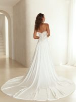 Serene- By Madi Lane-Blue-trouwjurk-bruidswinkel-bruidsmode-apeldoorn-bruidsboetiek-de-blauwe-hoeve