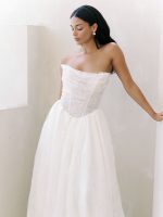 Serene- By Madi Lane-Lilac-trouwjurk-bruidswinkel-bruidsmode-apeldoorn-bruidsboetiek-de-blauwe-hoeve